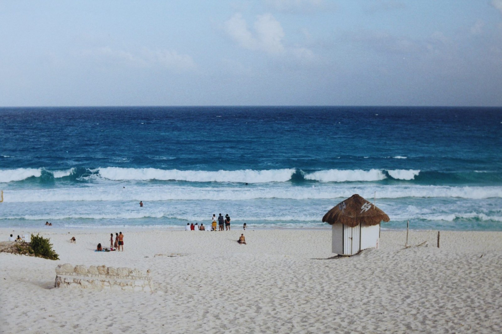 Turquoise Caribbean water and white sand on a Cancun beach